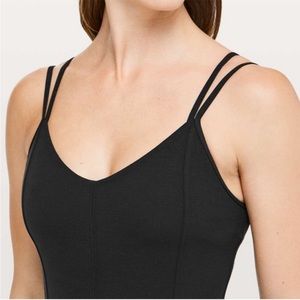 Lululemon hugged & held tank nulu 10
